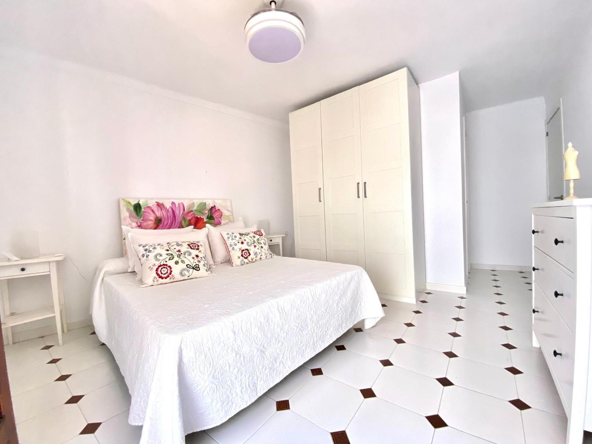 Casa Miguel - 3 Beautiful Apartments Availabe Sayalonga 객실 사진